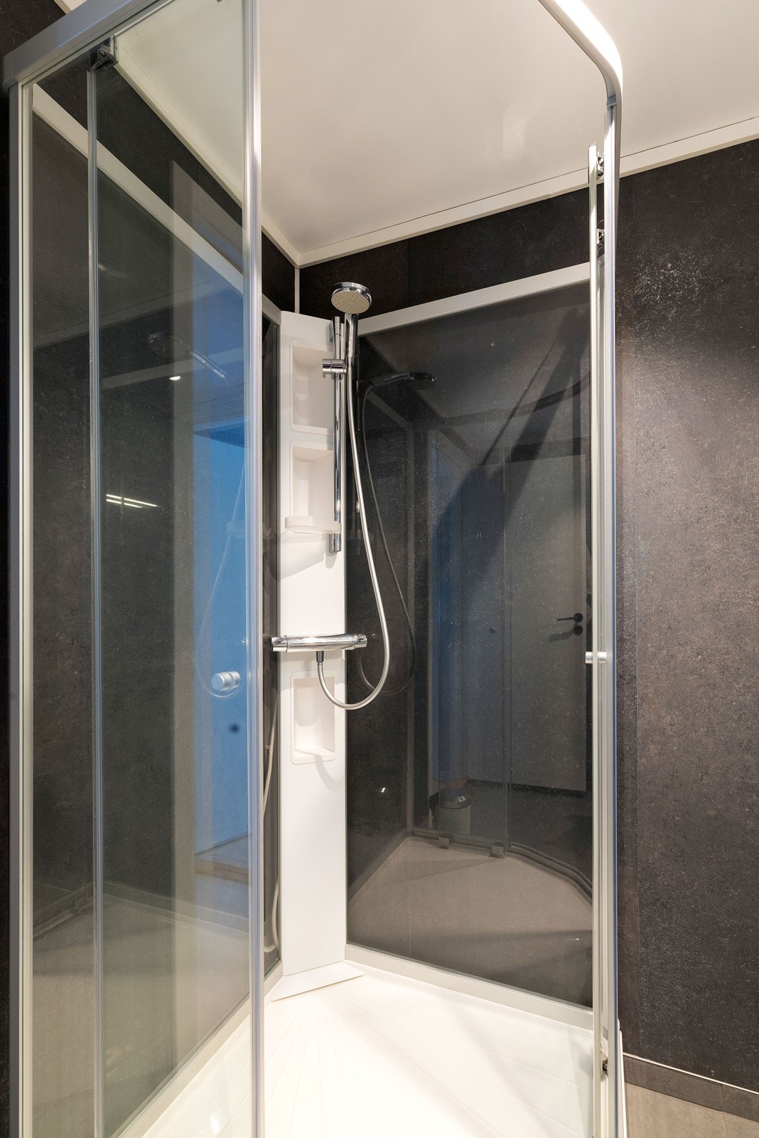 Dusjkabinett på bad Galleribilde