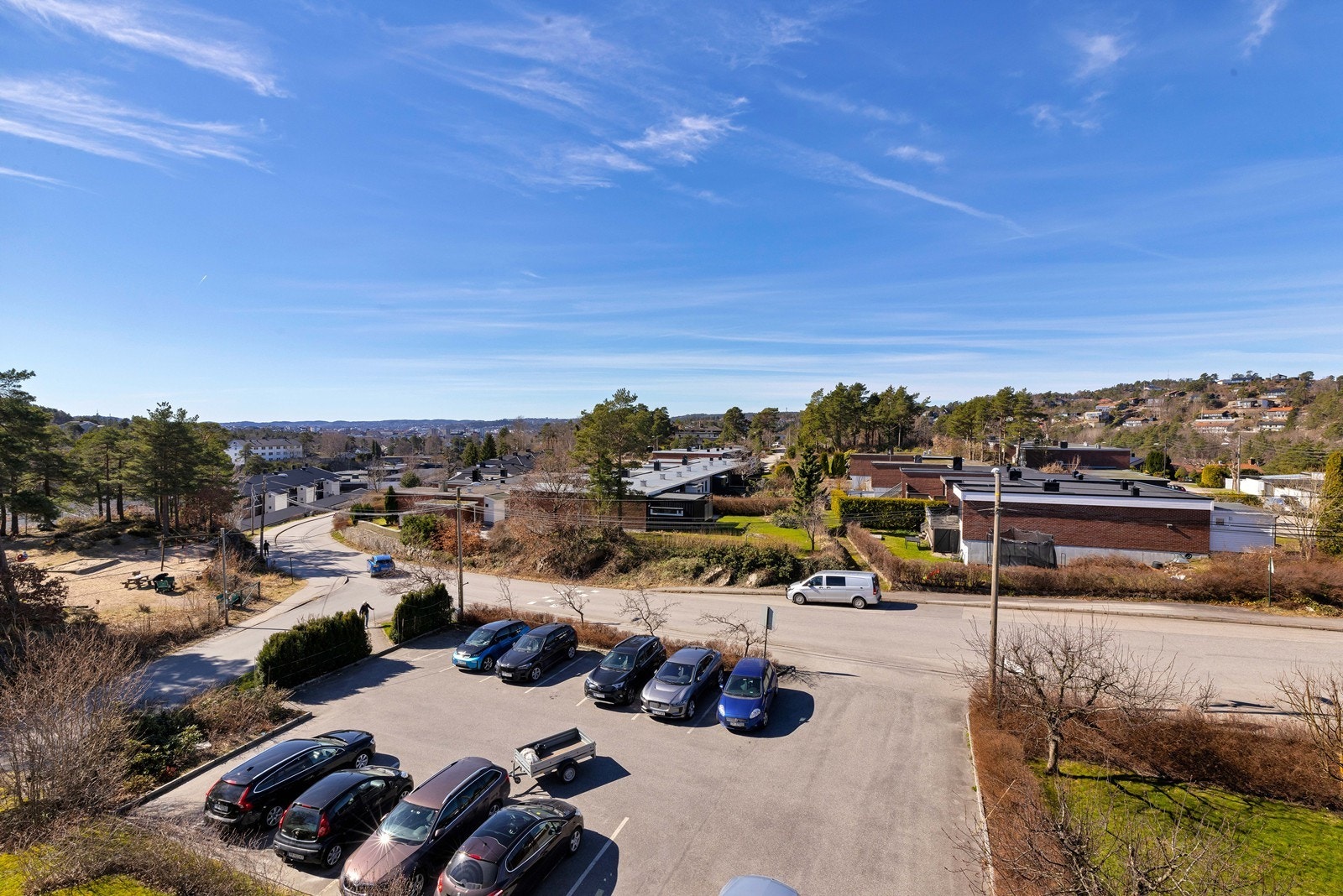 Felles biloppstillingsplass Galleribilde