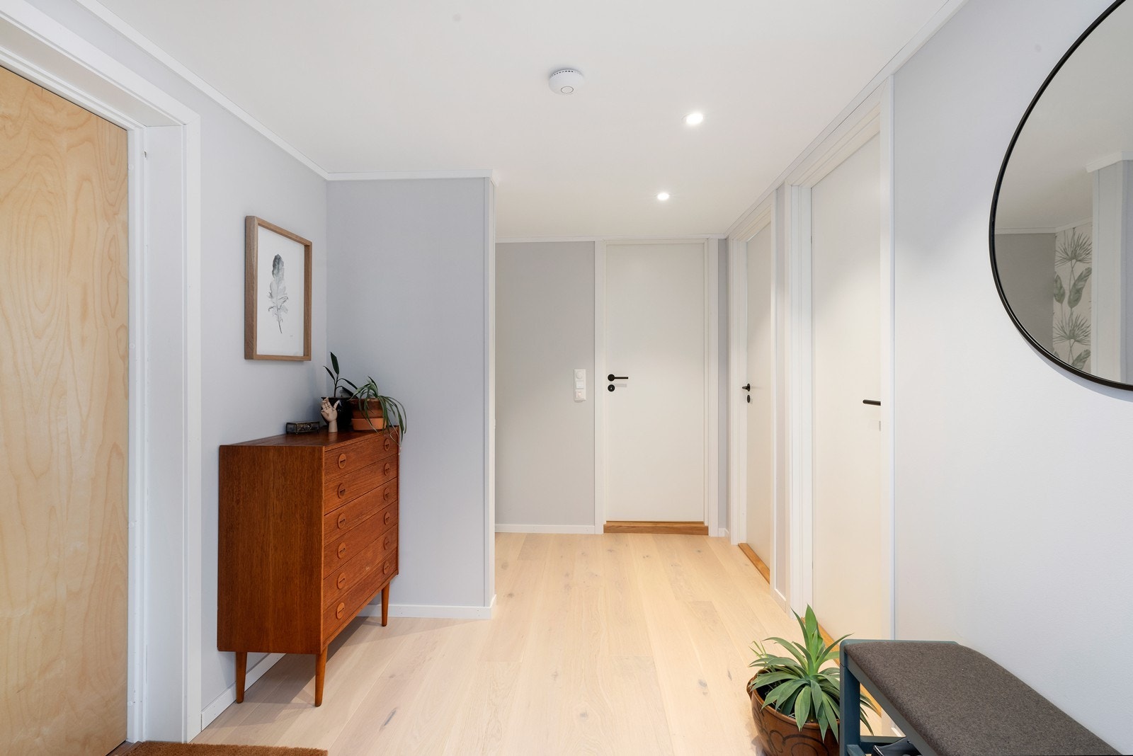 Lys og romslig gang/entré Galleribilde