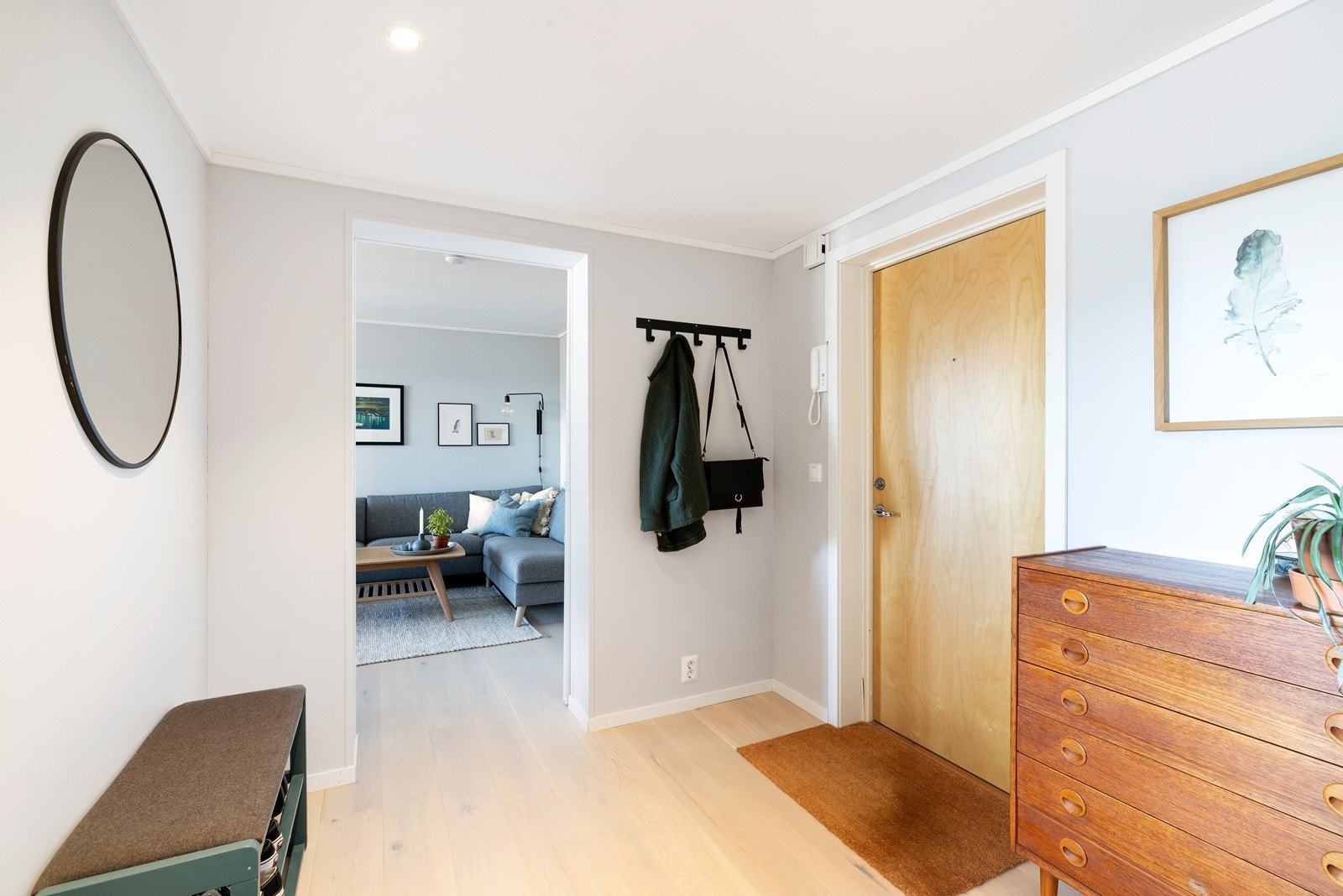 Gang med oppbevaringsmuligheter Galleribilde