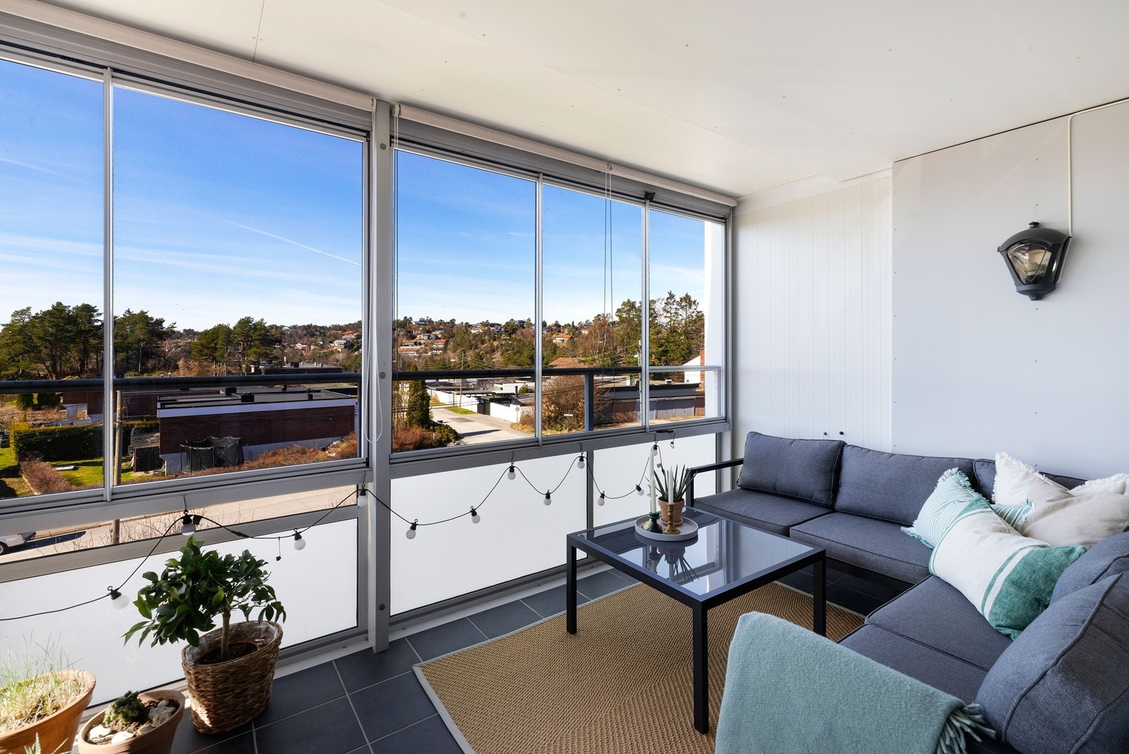 Romslig innglasset balkong Galleribilde