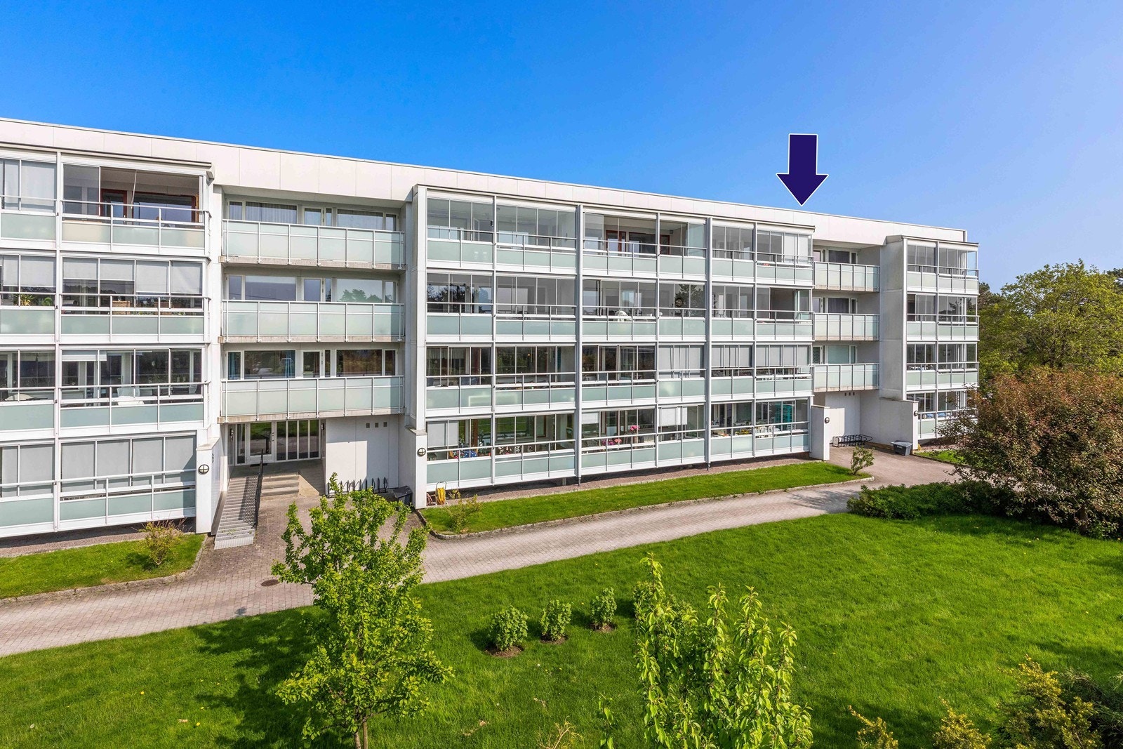 Leiligheten ligger i byggets øverste etasje Galleribilde