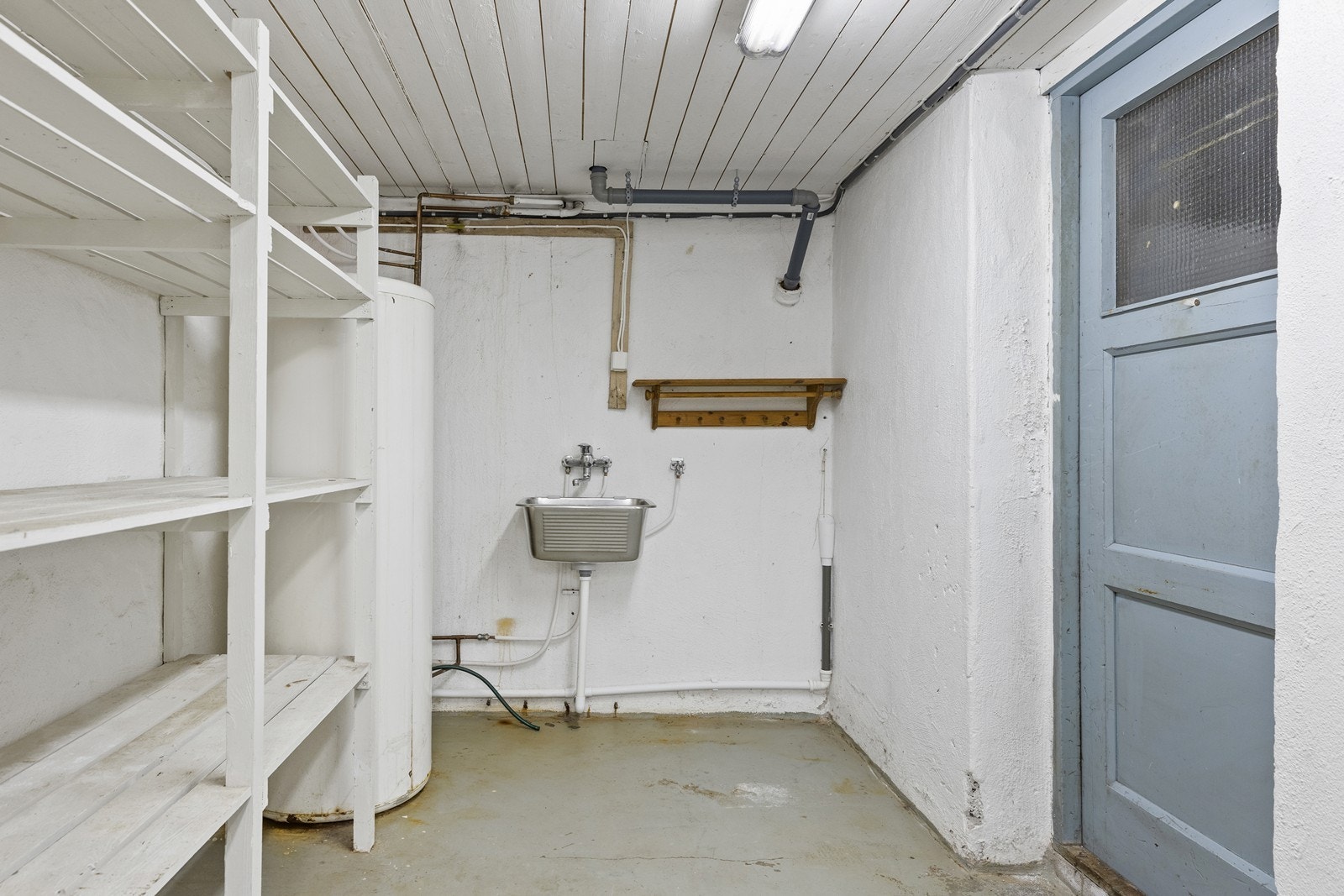 Teknisk rom brukes i dag som vaskerom - Rommet er ikke godkjent for varig opphold Galleribilde