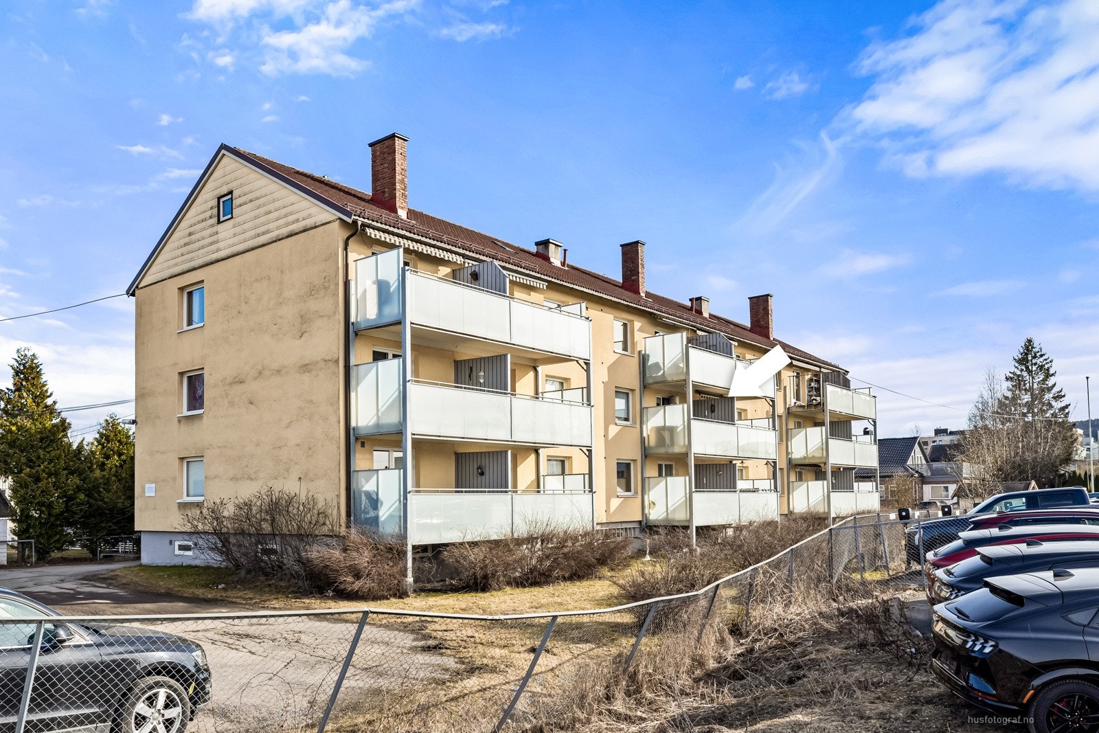 Leiligheten ligger i et veldrevet borettslag med sentral og likevel tilbaketrukket beliggenhet i Lillestrøm sentrum. Galleribilde