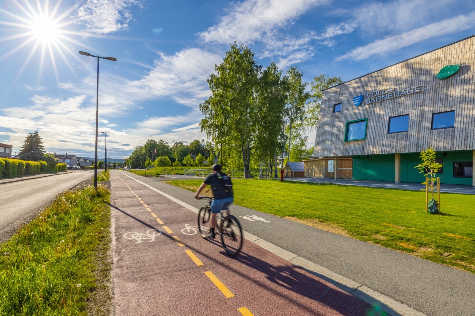 Det er etablert en fint nett av sykkelveier og gangveier gjennom hele Lillestrøm sentrum. Galleribilde