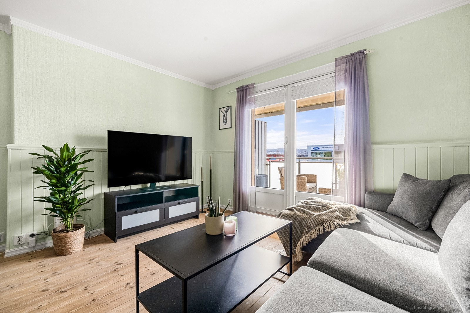 Vinduer og balkongdør ble skiftet i regi av borettslaget i 2011. Galleribilde