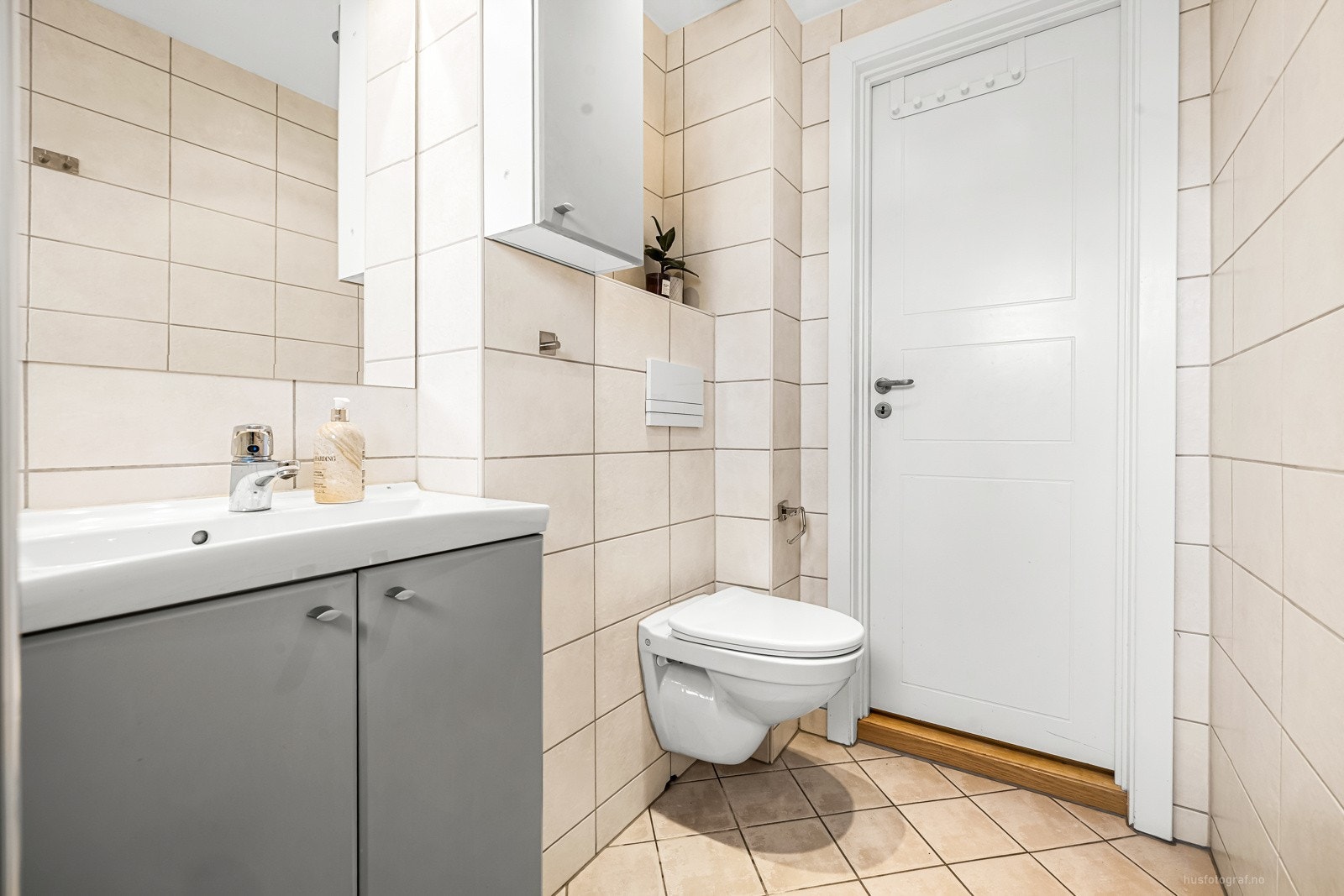 Badet bl eoppgradert med nytt blandebatteri og dusjarmatur i 2020. Galleribilde