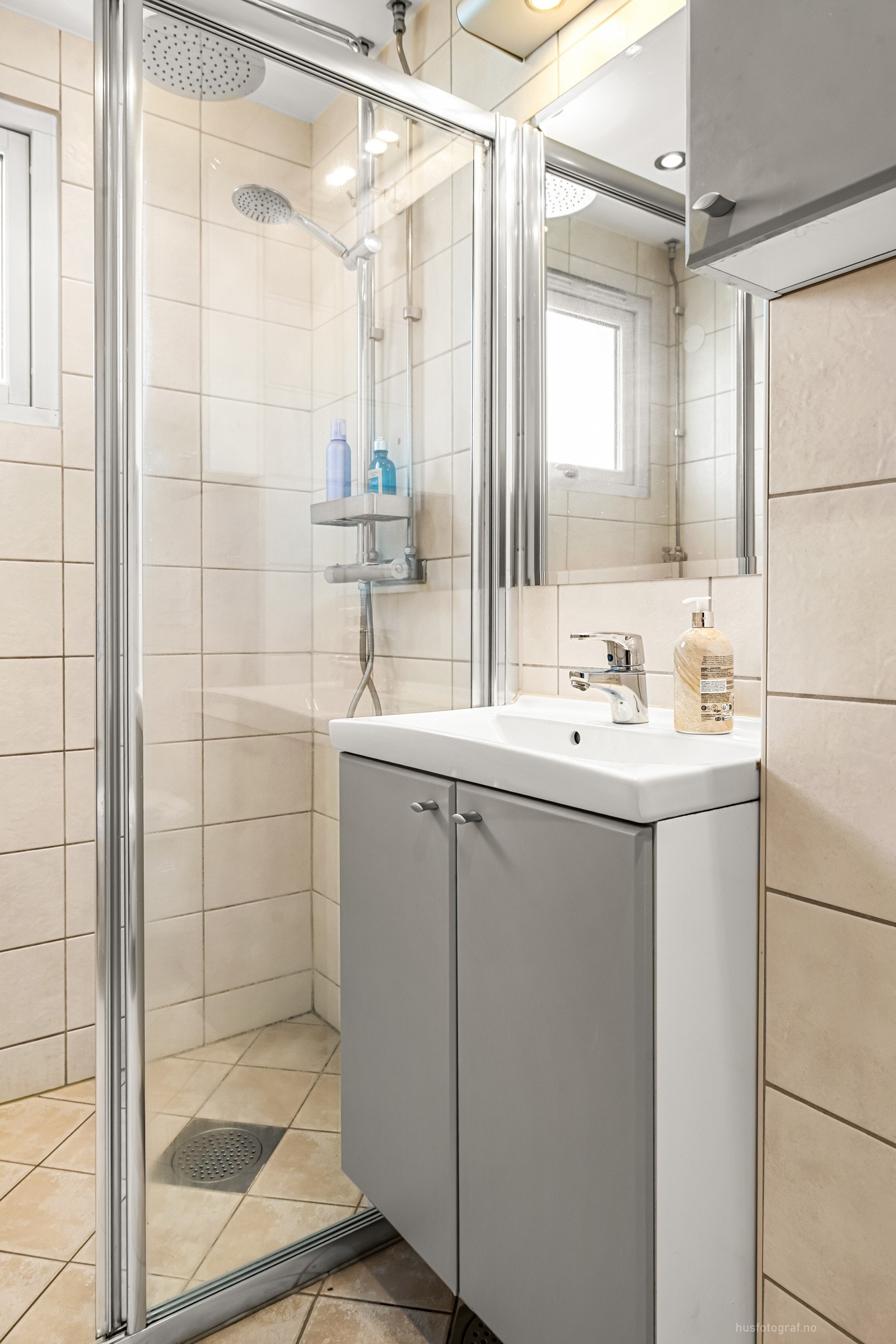 God oppbevaringsplass i servantskap og veggskap. Galleribilde