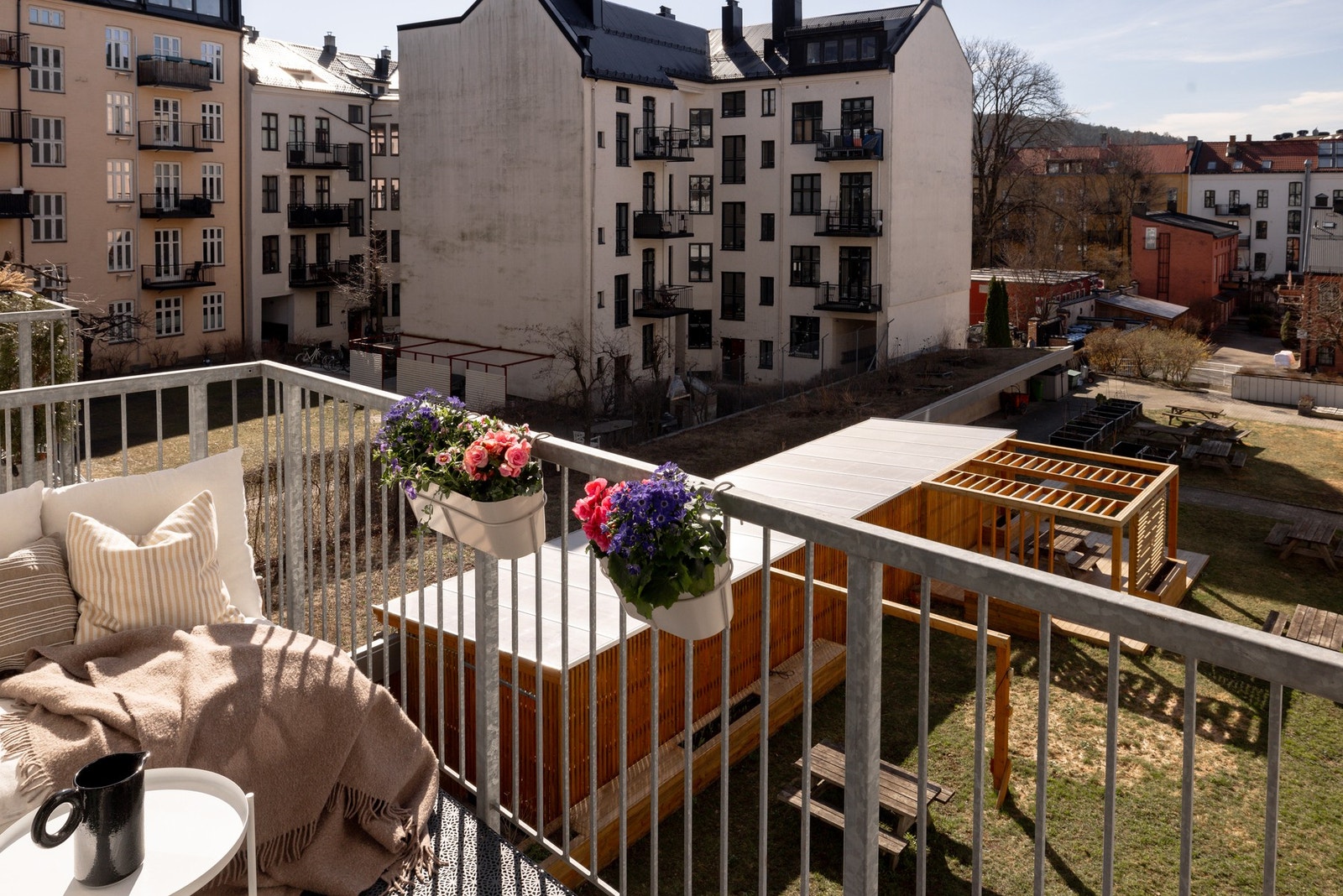 Balkongen er et herlig uterom som forsterker boligens kvaliteter. Galleribilde