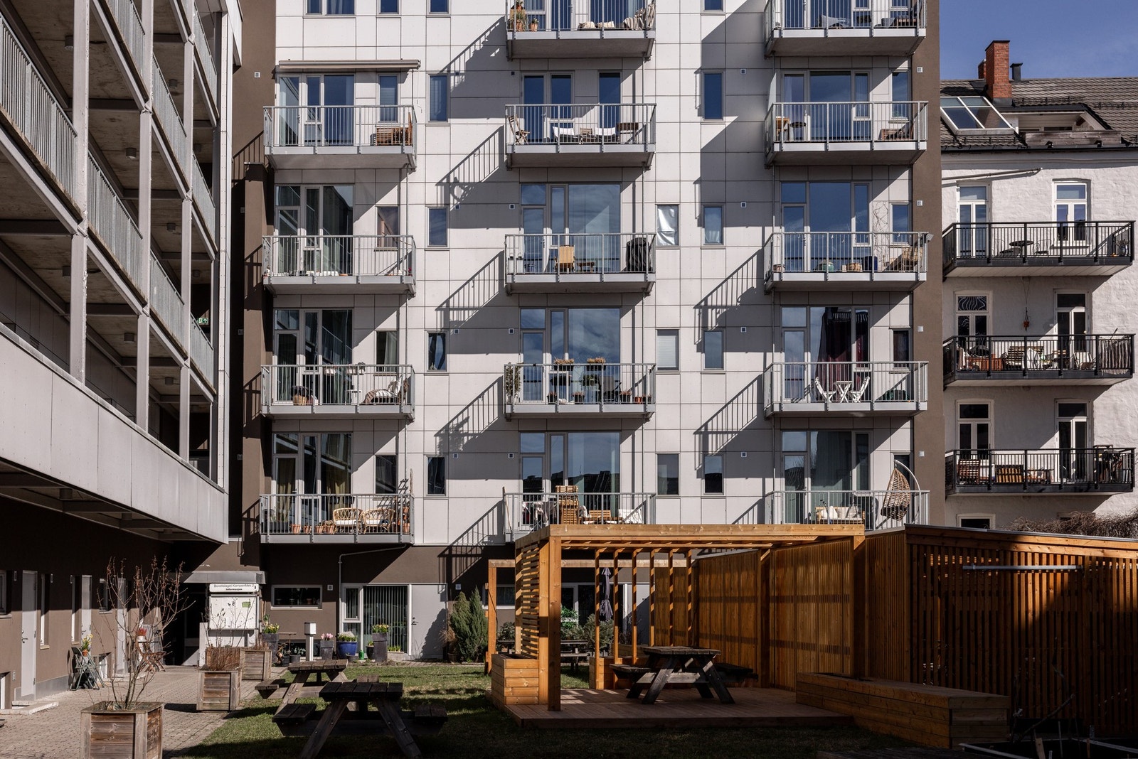 Bakgården ble oppgradert sommeren 2024. Galleribilde