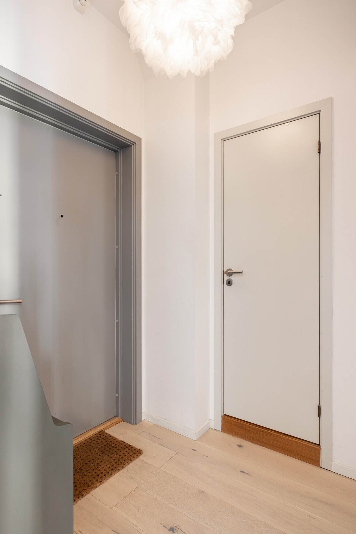 Boligen ligger i byggets tredje etasje og har adkomst via heis, noe som gir en praktisk og komfortabel hverdag. Galleribilde