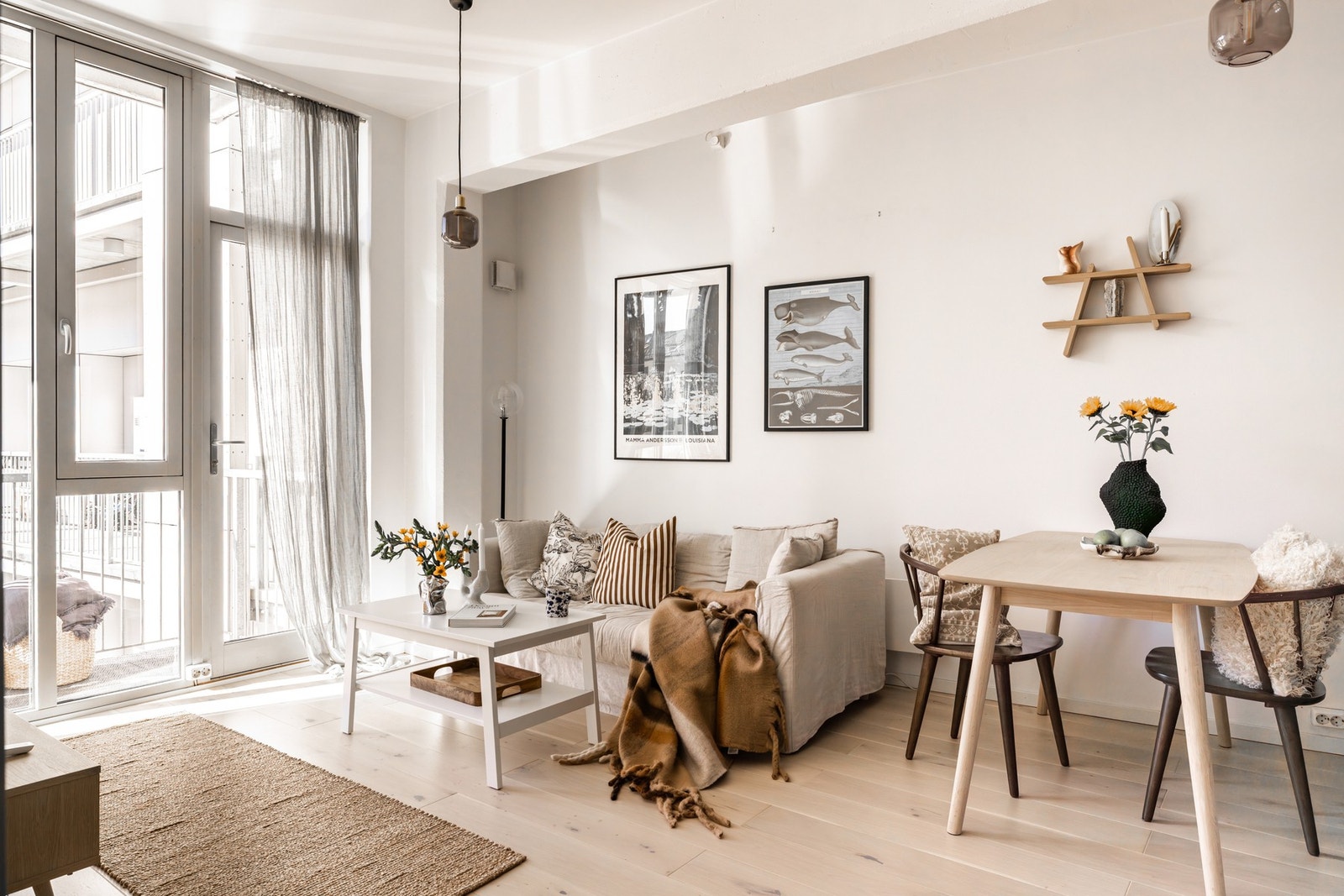 Dette er en stilfull 2-roms som i sin helhet vender ut mot rolig bakgård. Galleribilde