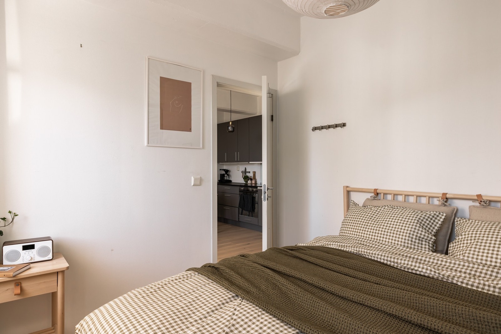 Godt med plass til dobbeltseng, nattbord og øvrig møblering etter behov på soverommet. Galleribilde