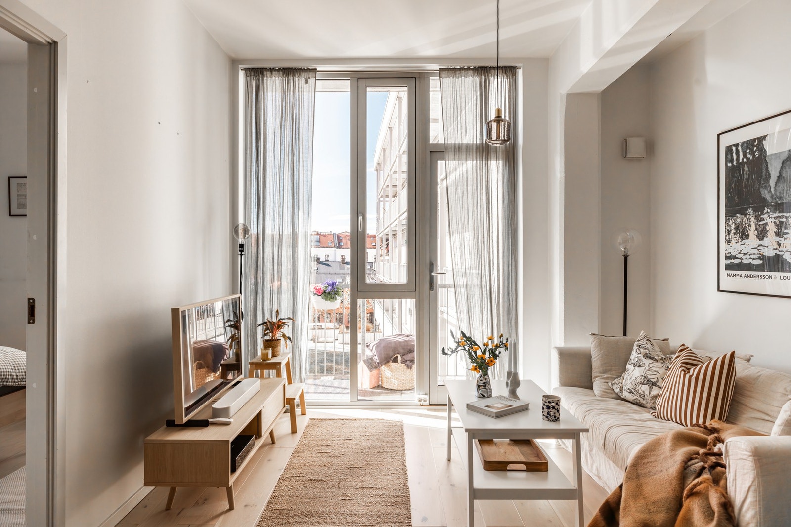 Boligen byr på gjennomtenkt planløsning, god takhøyde og luftig atmosfære. Galleribilde