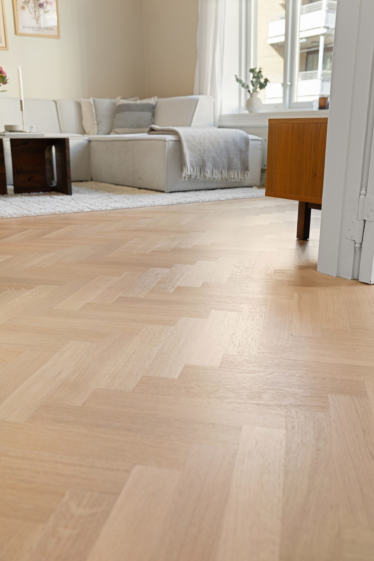 Nydelig fiskebensparkett i eik. Galleribilde