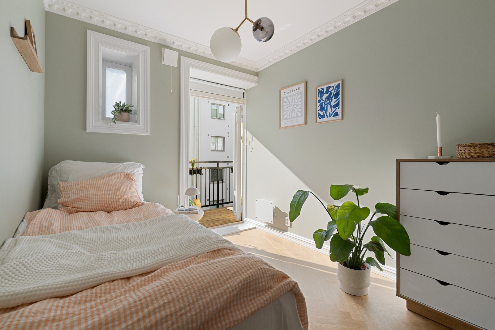 Soverom 2 vender også mot gårdsrom. Galleribilde