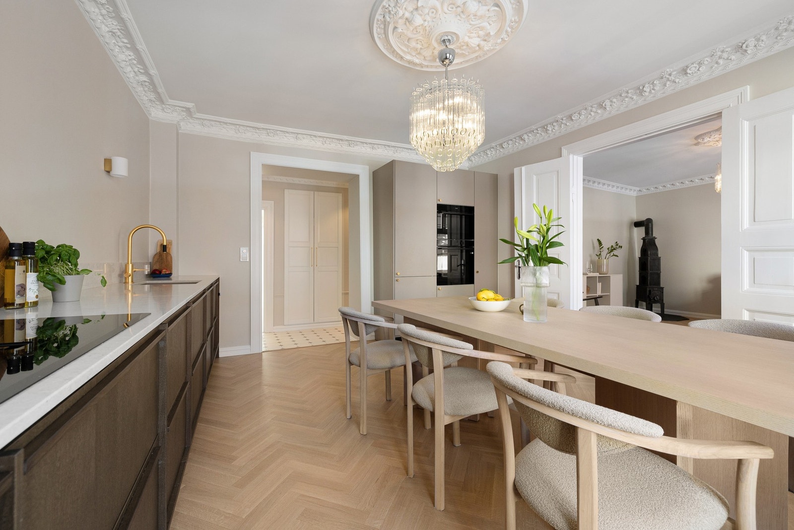 Original to-fløyet dør i heltre. Galleribilde