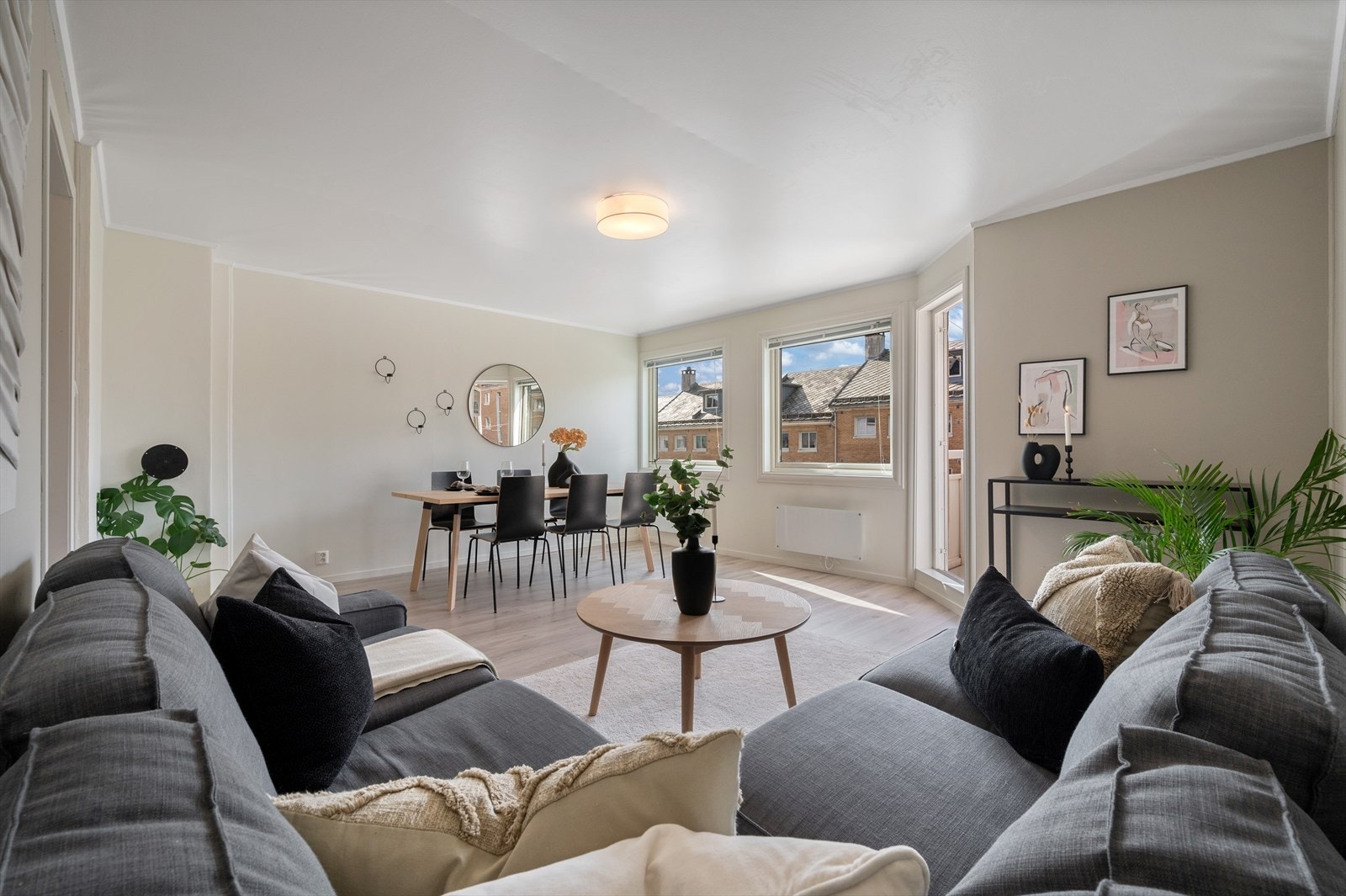 - Det er en pipe med utløp i stuen, noe som gir mulighet for å installere en peis - Galleribilde