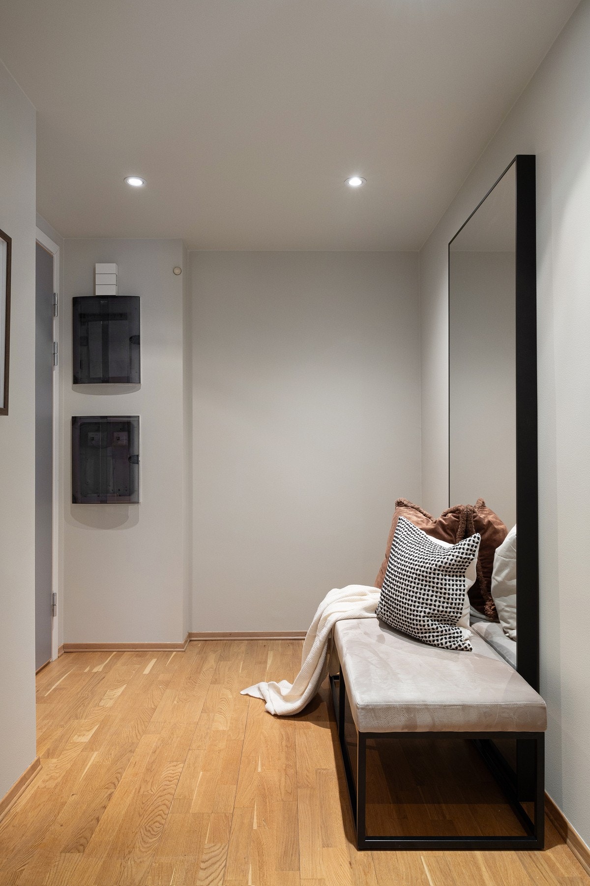 Svært romslig gang hvor det er god plass til garderobeløsning. Galleribilde