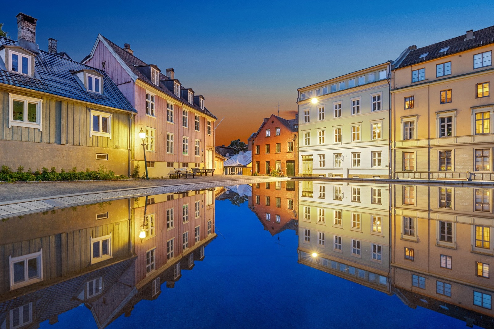 Vakre Fredensborg med det som følger av sjarmerende småhus, restauranter og vineria ligger også rett rundt hjørnet. Galleribilde