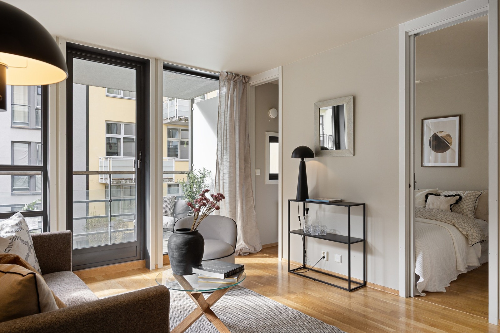 Oppvarming, varmtvann og internett er inkludert i felleskostnadene. Galleribilde