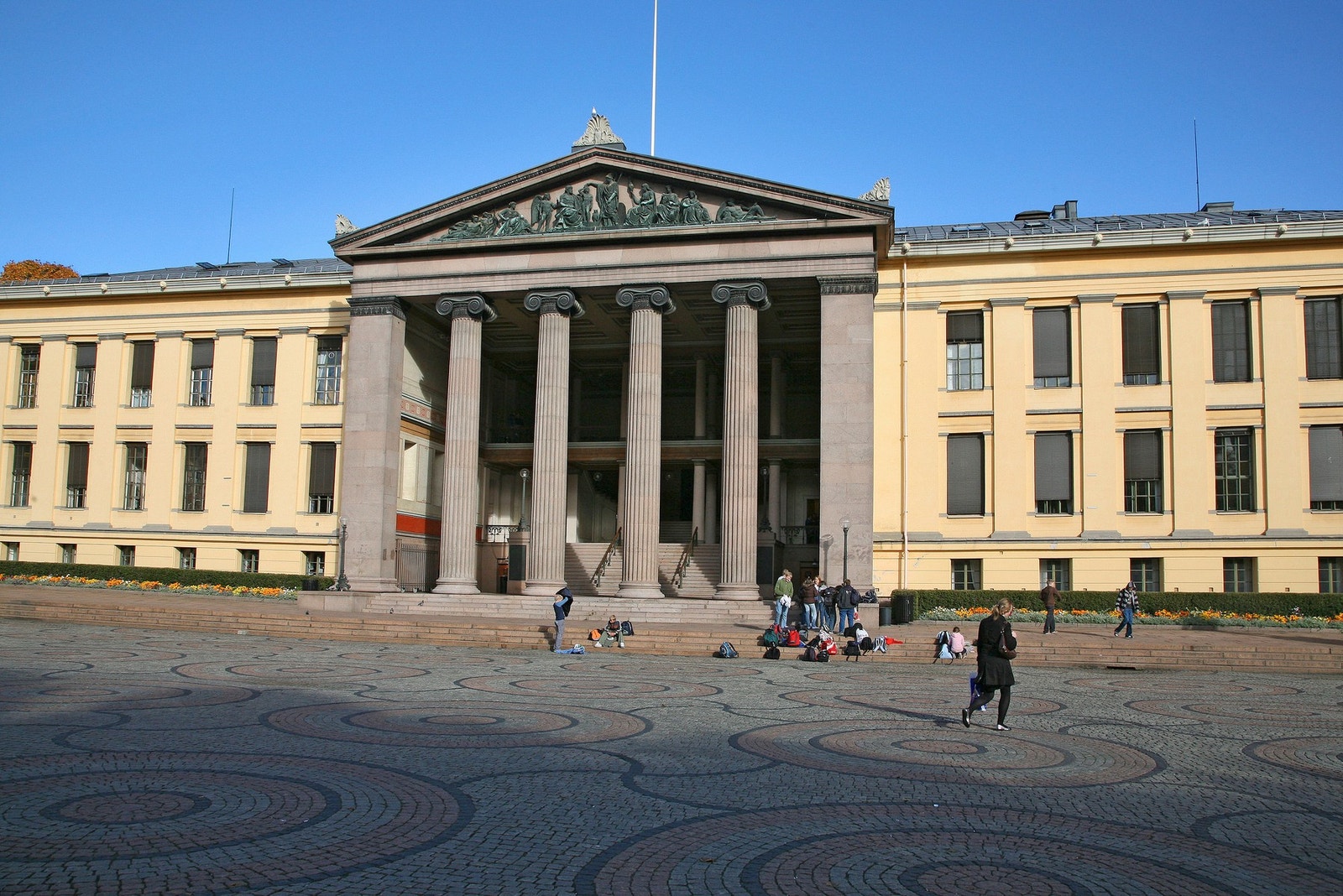 Universitetet i Oslo (juridiske fakultet) 700m unna. Galleribilde