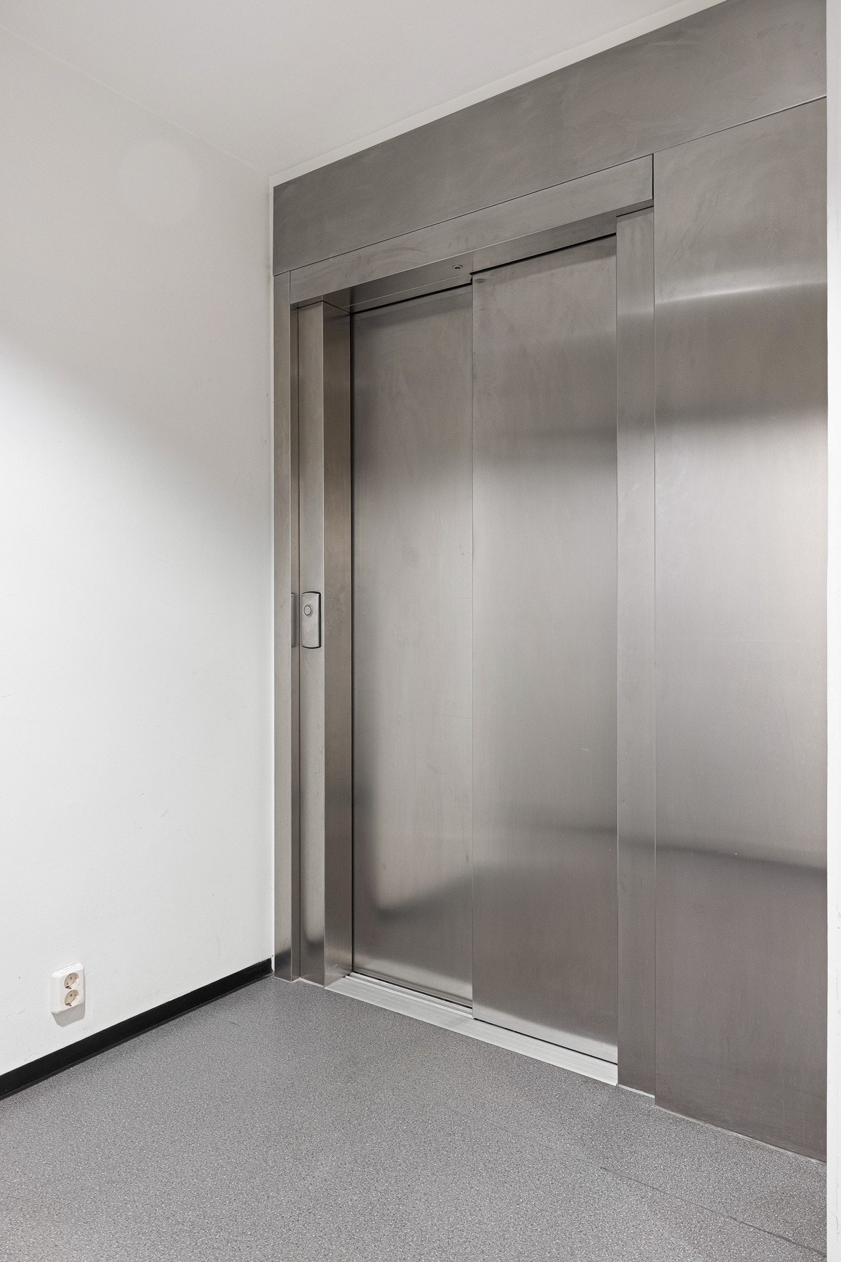 Heis i bygget som tar deg både direkte til bod- og garasjeplan. Galleribilde