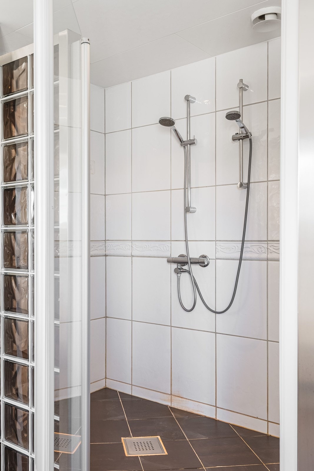 Praktisk dobbeldusj - perfekt for en travel hverdag. Galleribilde