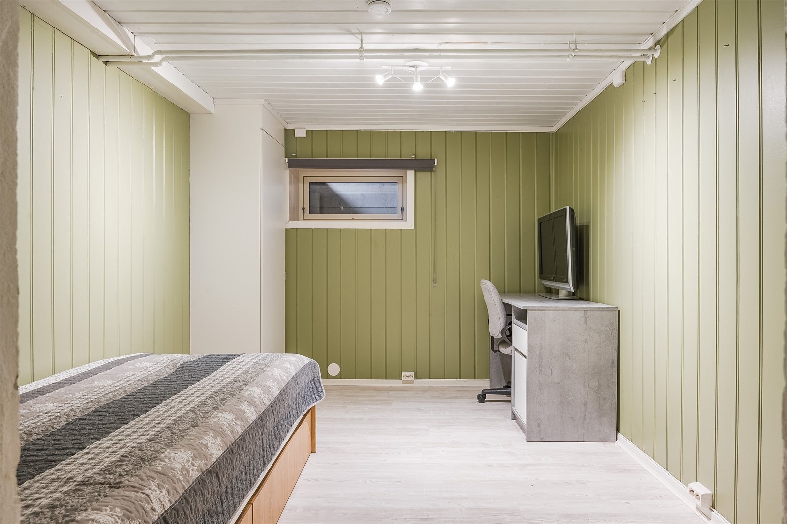 Rom i underetasje. Galleribilde