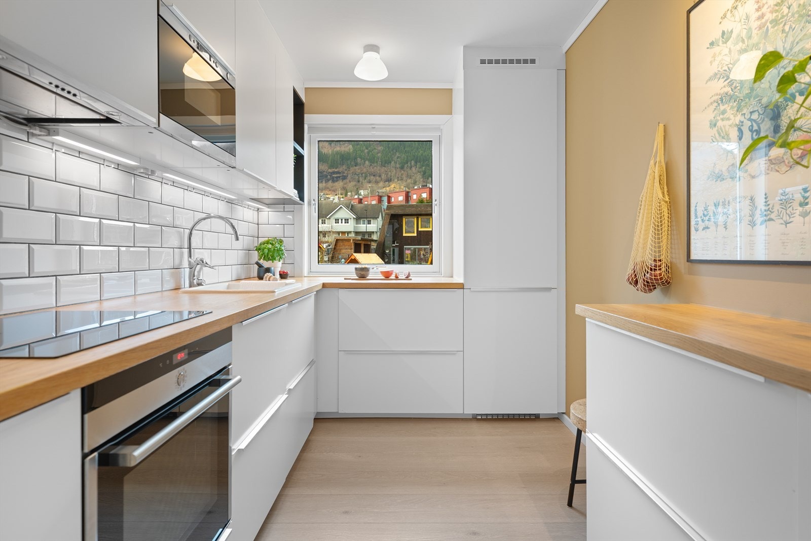 Kjøkkenet er et IKEA kjøkken fra 2017. Galleribilde