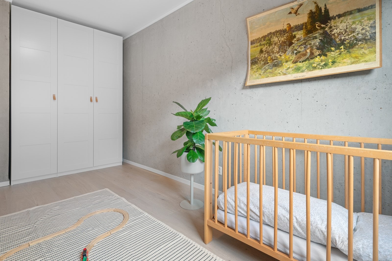 Begge rommene er av god størrelse med garderobeløsning. Galleribilde
