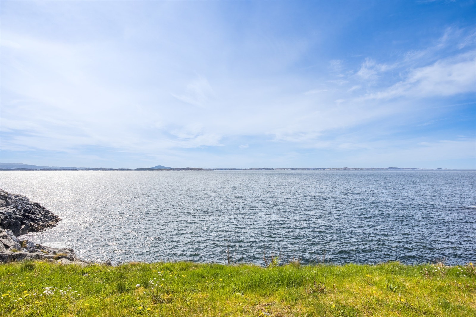 Utsikt mot sør i fronten av hytten. Galleribilde