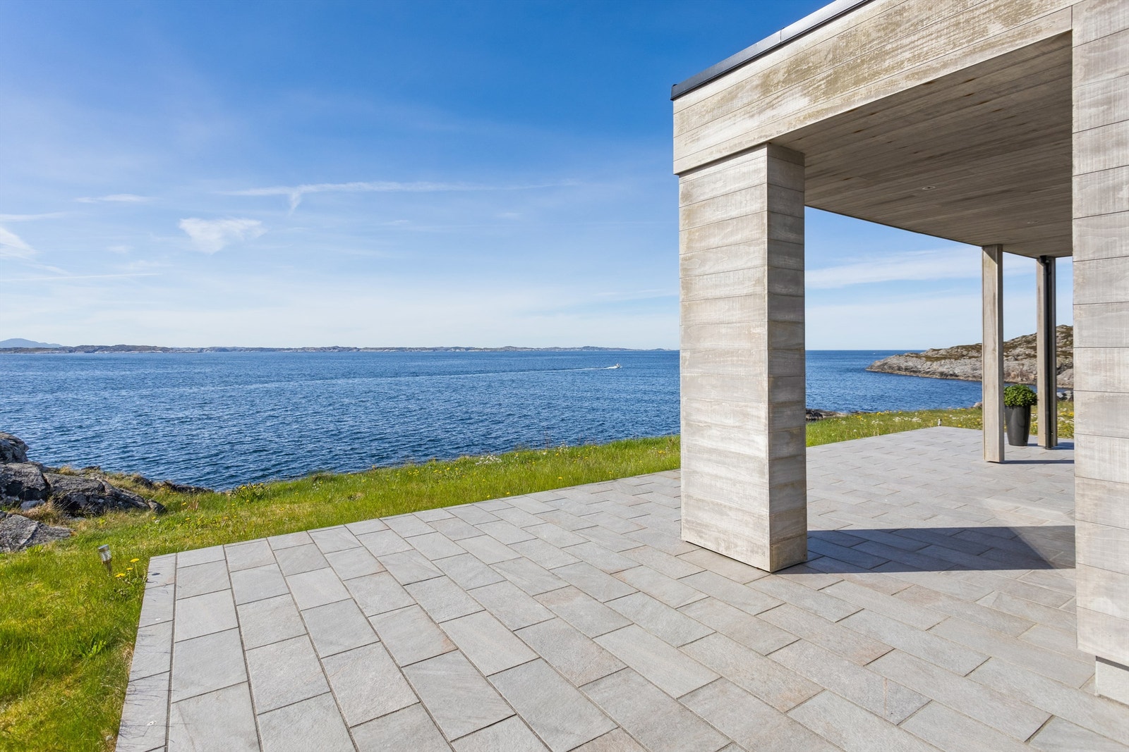 Sørvendt beliggenhet i front med sol fra formiddag til kveld. Galleribilde