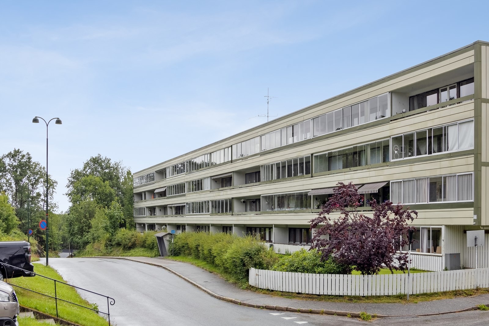 Fasade - Leiligheten ligger helt opp i venstre hjørne Galleribilde
