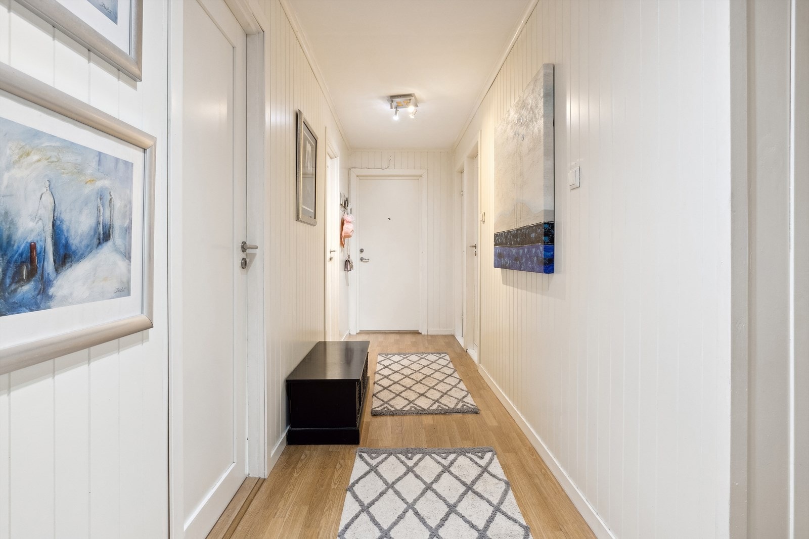 Gang der man har WC, bad samt 3 gode soverom på rekke Galleribilde