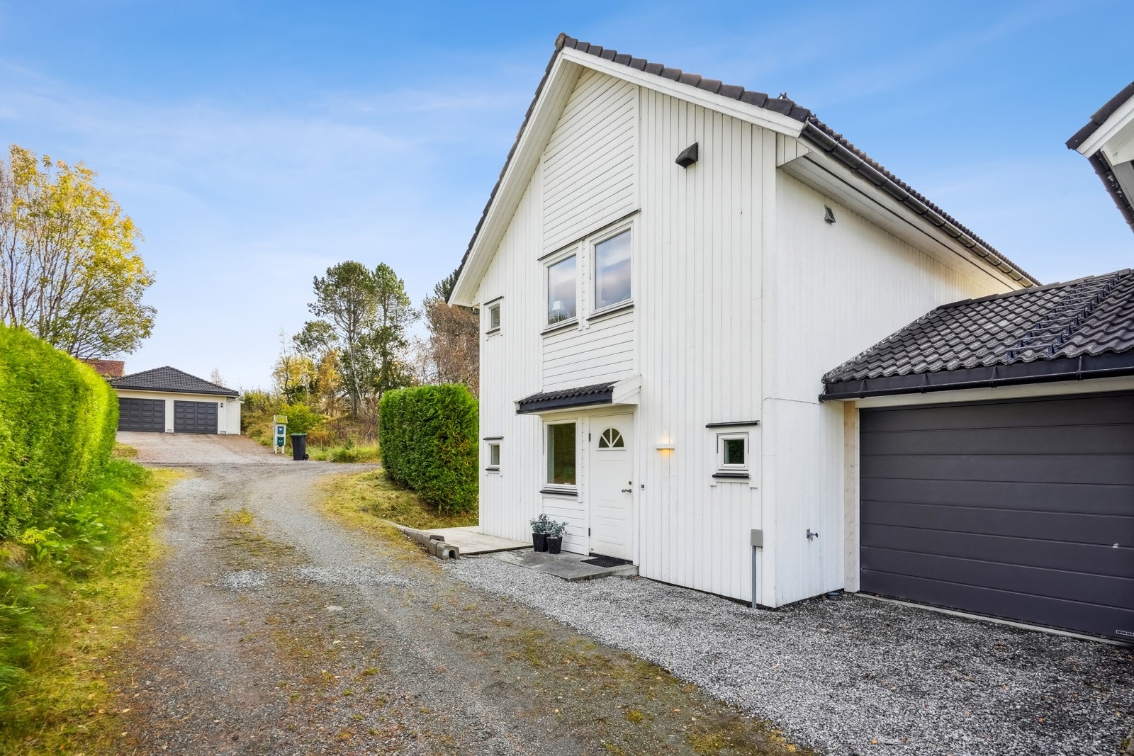 Parkering i garasje. Galleribilde