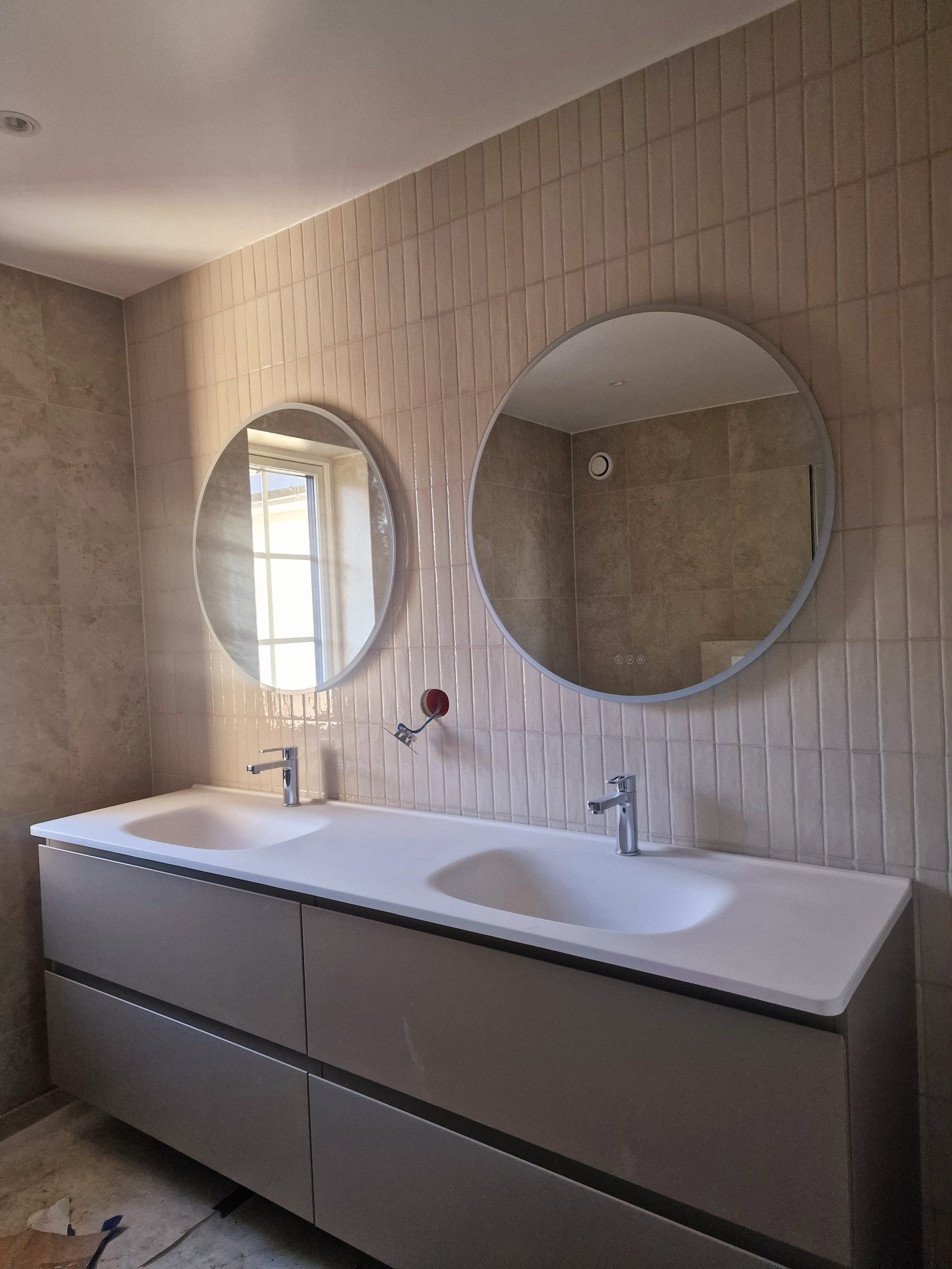 Innredning på bad tilhørende hovedsoverom Galleribilde