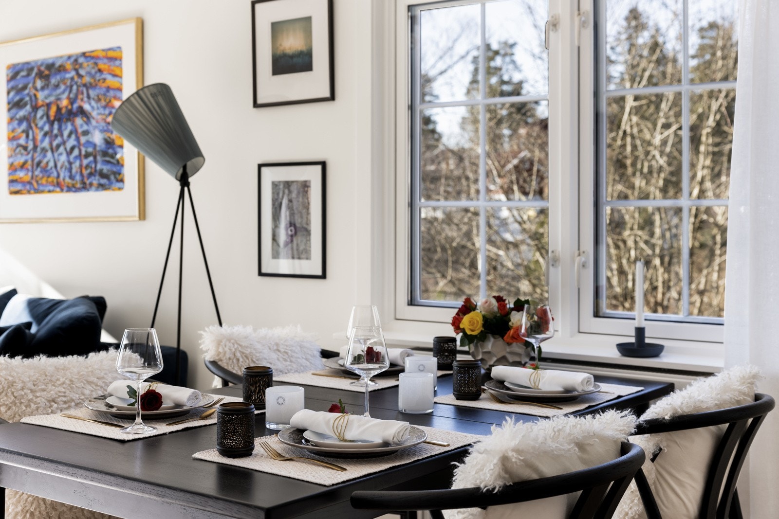 Spisestue, detalj. Vinduer mot nordvest. Galleribilde