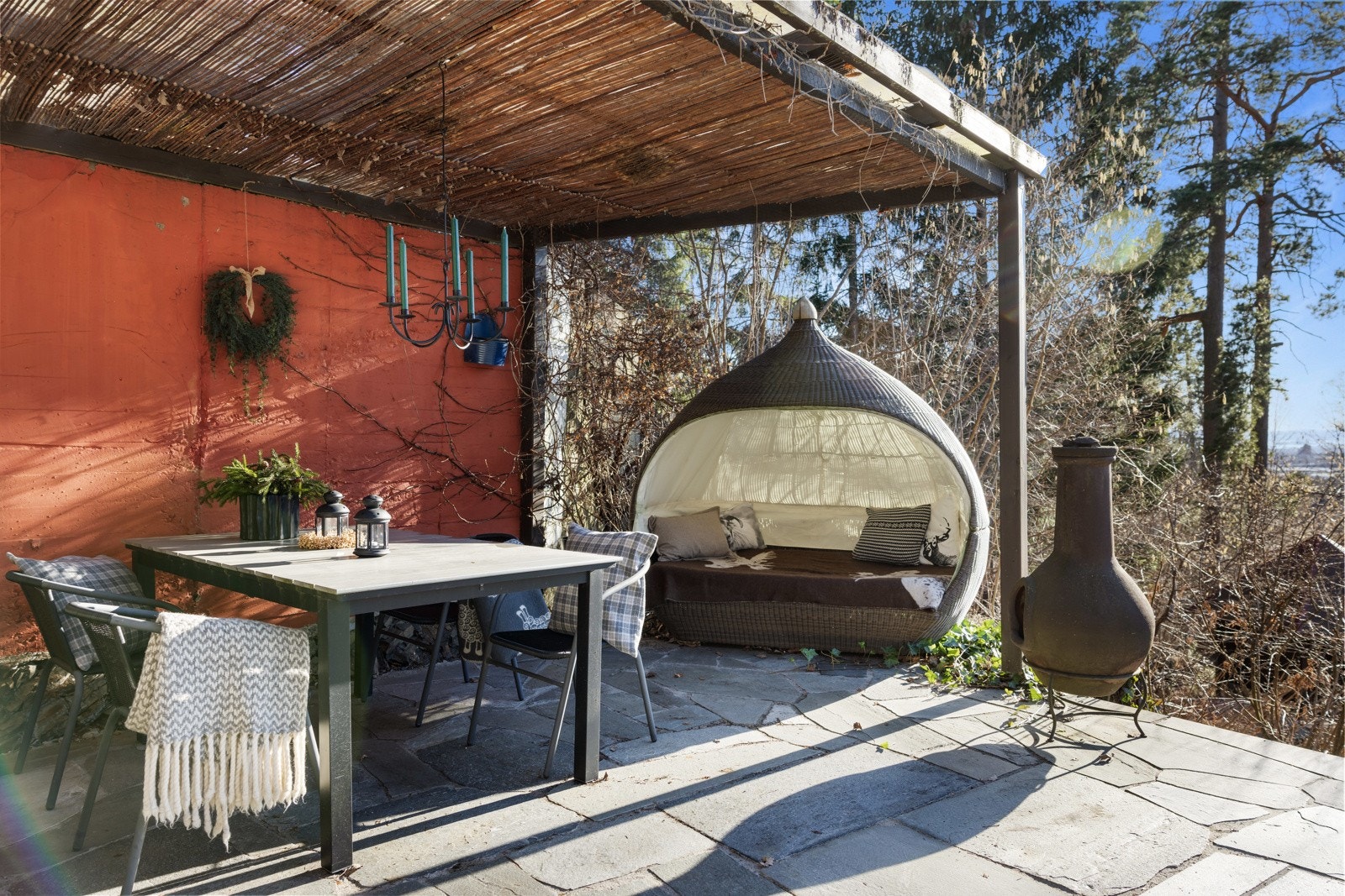 Uteplass. Galleribilde