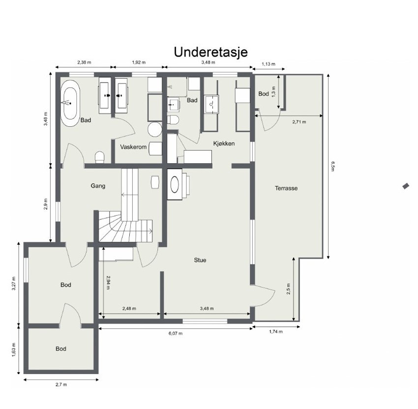 Planskisse u.etg: 88 kvm, takhøyde 2,56. Egen inngang til hybel som består av stue/spisestue, sovealkove, kjøkken, bad. Hoveddel som består av bad, vaskerom, gang, matbod, bod. Galleribilde