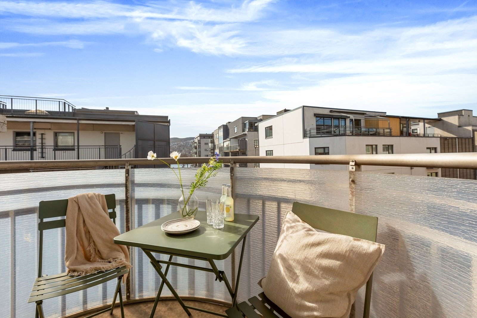 Hjørnebalkong med adkomst fra stuen Galleribilde