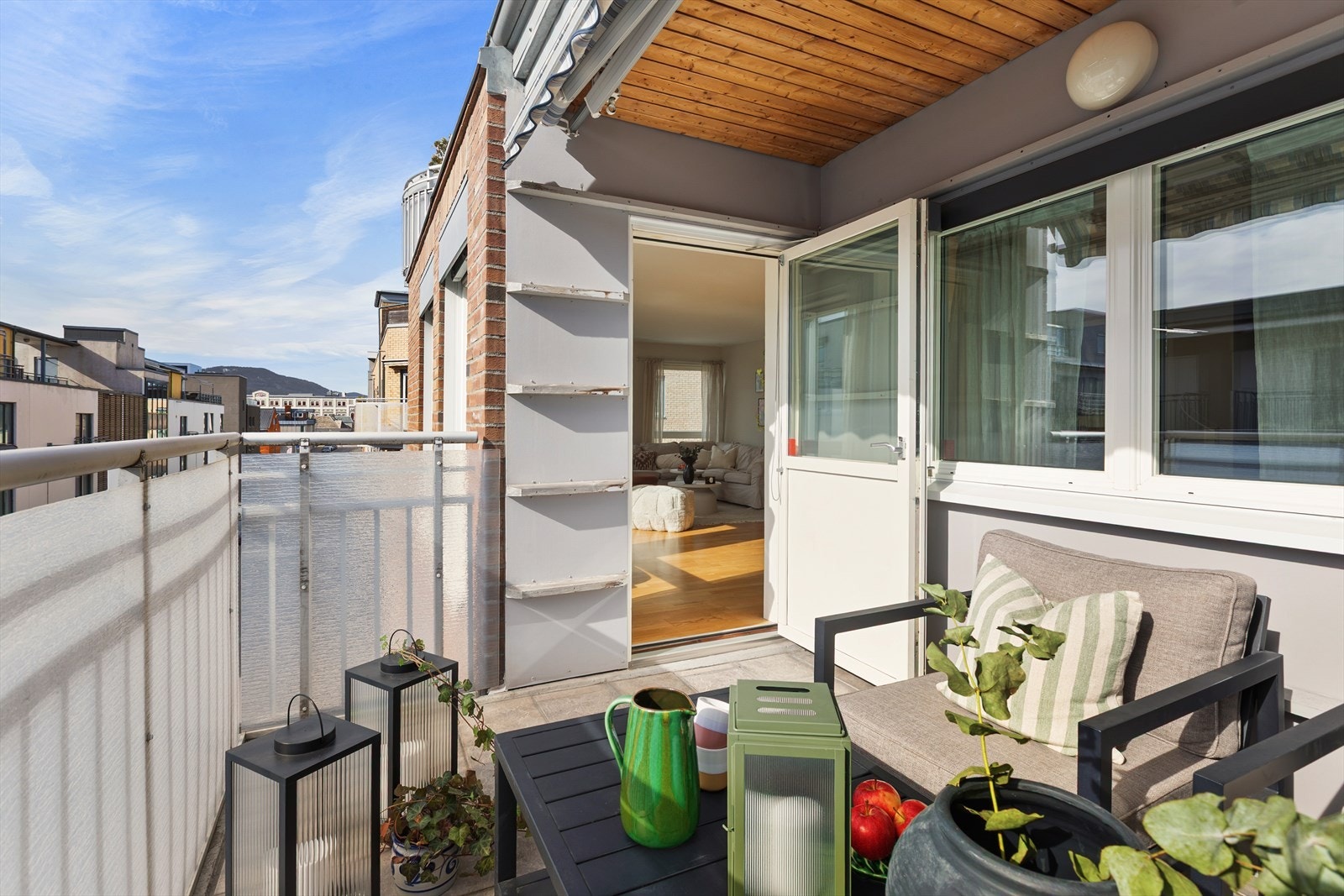 Fra stuen er det også adkomst til balkong på ca. 8 kvm Galleribilde