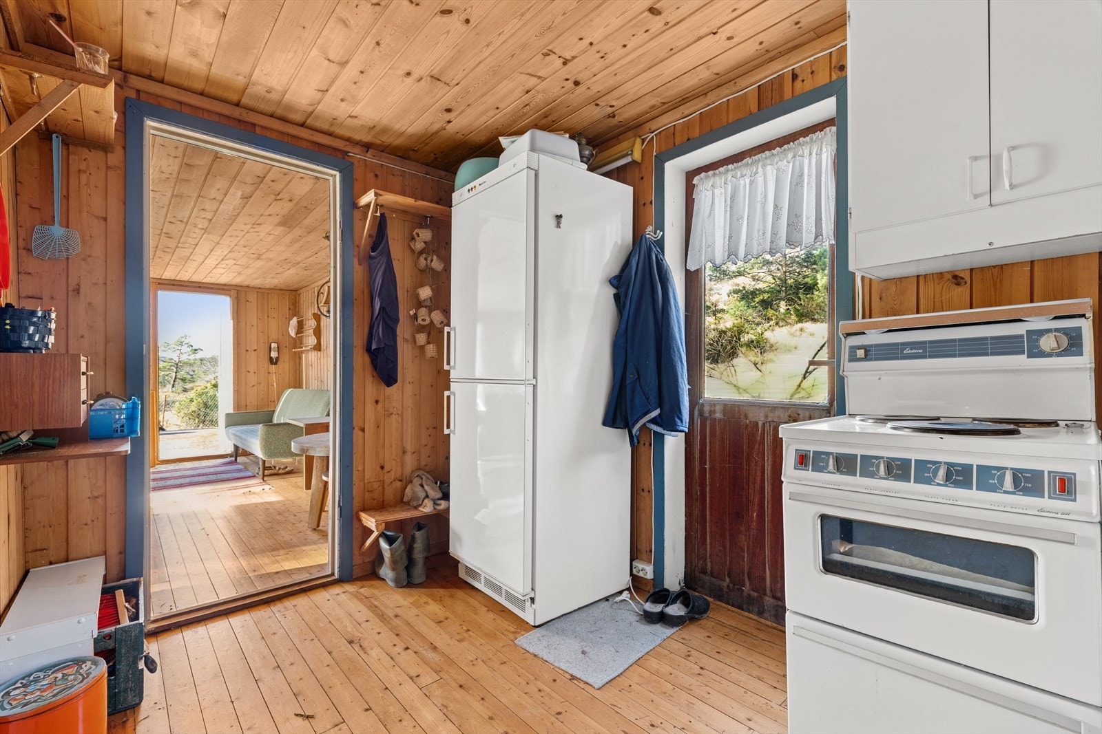 Kjøkkenet ligger praktisk til ved siden av stua. Galleribilde