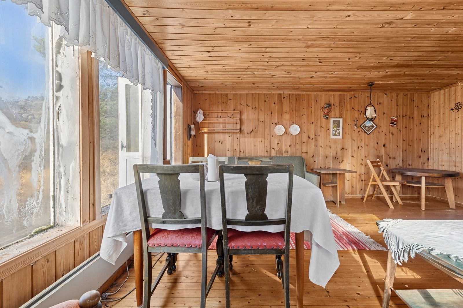 God plass til sofa- og spisegruppe i forskjellige soner. Galleribilde