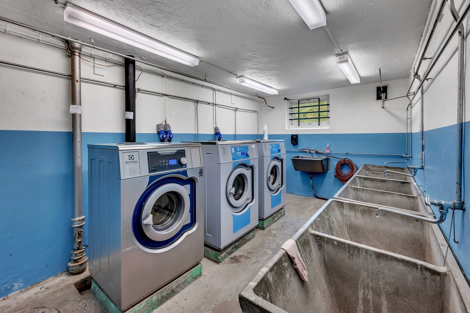 Fellesvaskeri i kjelleren. Galleribilde