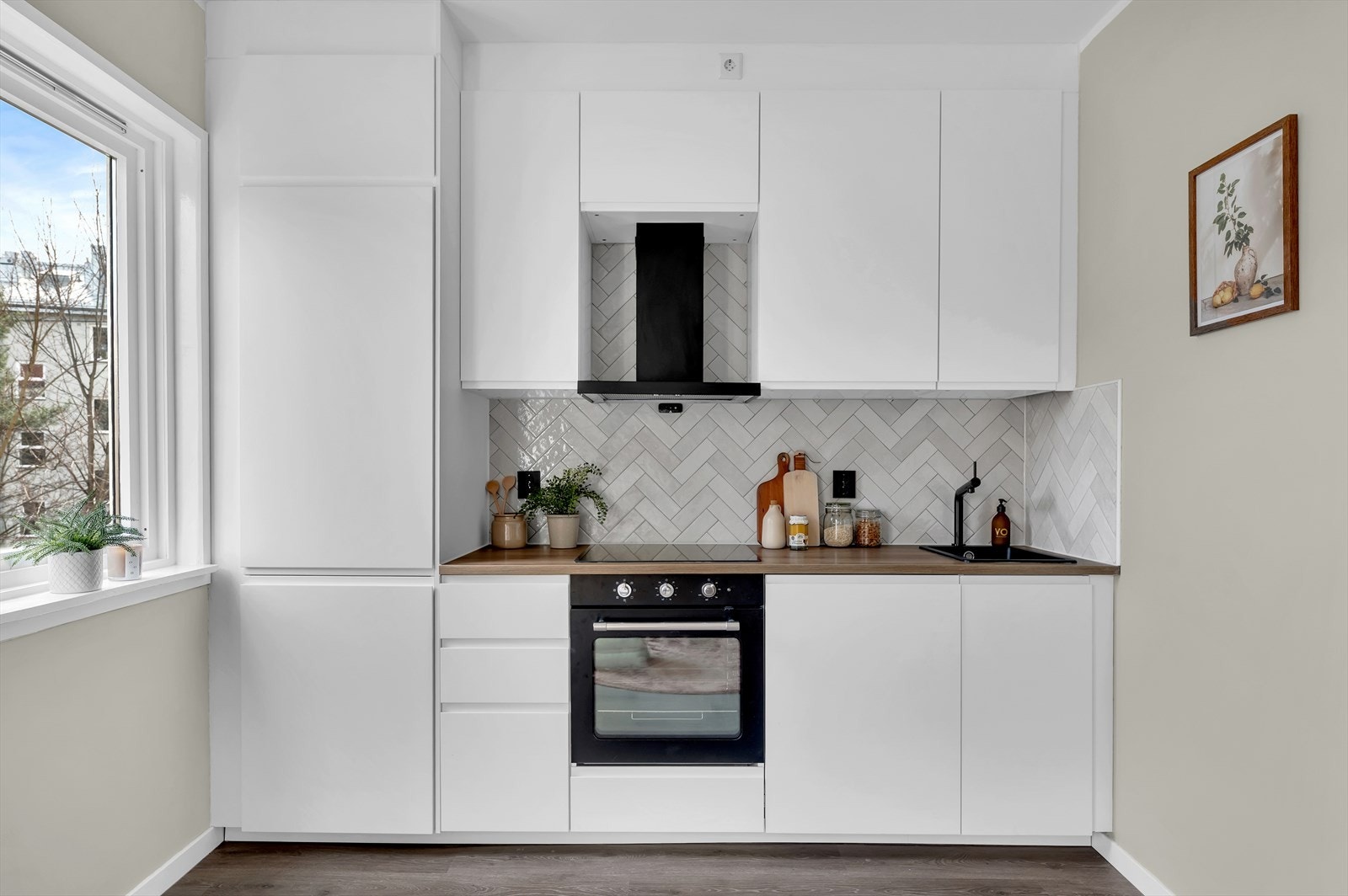 Godt med benk og skapplass. Galleribilde