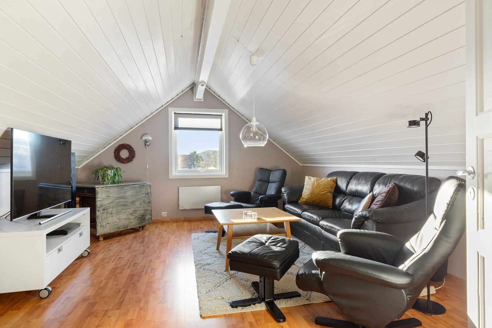 Loftstue på 15,4 kvm - Dette rommet kan også innredes til boligens 5. soverom Galleribilde