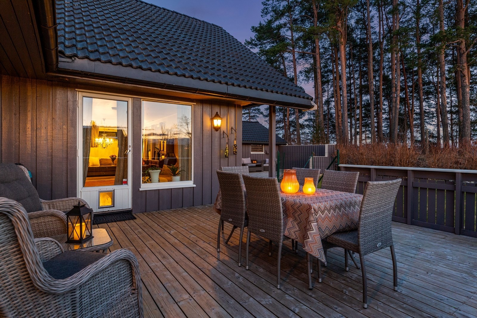 Spisegruppe for varme sommerkvelder Galleribilde