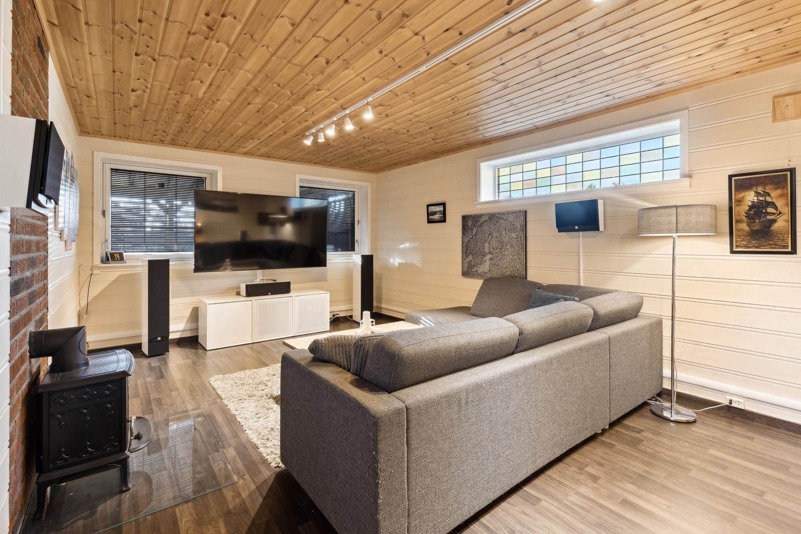 Tv-stue underetasje Galleribilde