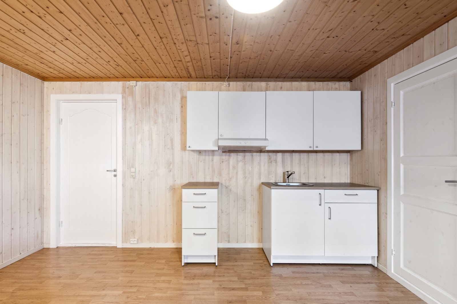 Rom benyttet som stue/kjøkken underetasje Galleribilde